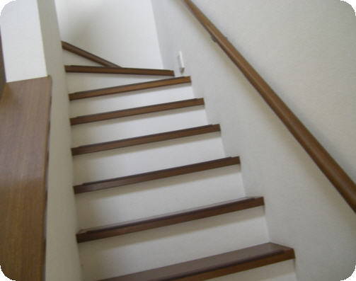 tsurugaoka-house-stairs.jpg